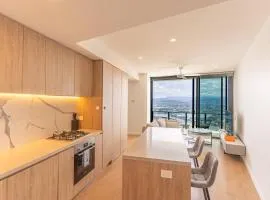 Serene Hinterland Dream from the Star - 1BD Luxe Apartment on The Star Casino