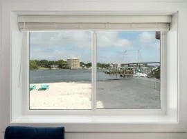 Beachfront Stay with Pool Access Bluefish 6