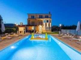 Lovely Home In Dugopolje