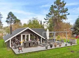Beautiful Home In Gedser With Wifi