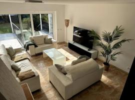 Reihenhaus in Offenbach am Main, hotelli kohteessa Bieber