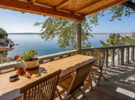 Gorgeous Home In Lukovo Sugarje、ルコヴォ・シュガイエのホテル