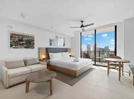 Luxury Studio on 47th! Floor in Downtown Miami