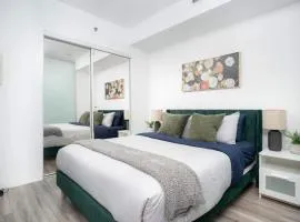 Midsize 1BD Condo in Downtown Core