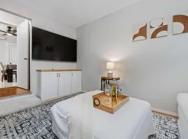 Vintage West Central Apt Walkable Free Parking!