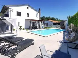 Three-Bedroom Apartment In Svetvincenat