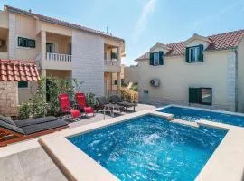 Three-Bedroom Holiday Home In Sutivan