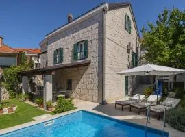 Three-Bedroom Holiday Home In Imotski