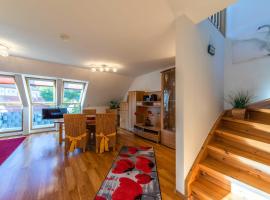 Seeuferblick - Komfortable 2-Etagen-Wohnung für 4 Personen an der Müritz, hotel en Waren