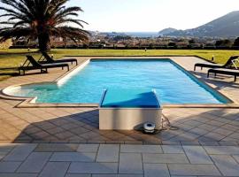 Villa Andros, Beauty and Luxury - Private Pool, vila v destinaci Ándros