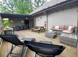 Le Refuge - Sauna - Hot Tub - Playstation, hotel en Durbuy
