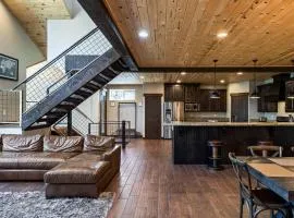 Family Paradise, Sleeps 14, High-End Interiors, 20 Minutes from the Mountain!