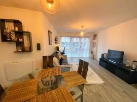 Lovely 2 Bed Apartment+Parking&Workstation&Balcony, hotel a Crawley