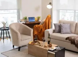 Suite Deluxe 2BR with Balcony And City Views