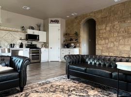 The Shophouse at Transplant Acres, hotel in Bandera