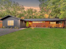 New-The Mod Poppy Large home 10 minutes from it all, hotel u gradu 'Waco'