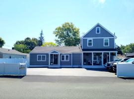 댄버스에 위치한 호텔 Cozy house, close to downtown Danvers