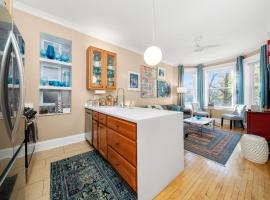 2F Chicago's Little Italy near West Loop & Downtown