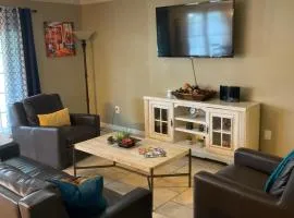 3 bedroom Cozy vacation rental near airport