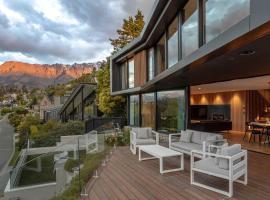 Willow Waters - lakeside luxury - a Relax it's Done holiday home, hotel v destinaci Frankton