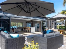 The Golden Pohutukawa - Beach House, ξενοδοχείο σε Μπλάκπουλ