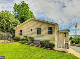 Entire 4 bedroom familyfriendly basement apartment, MetroWalk