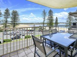 Kookaburra Court Unit 3 Bulcock Beach QLD, hotel in Caloundra