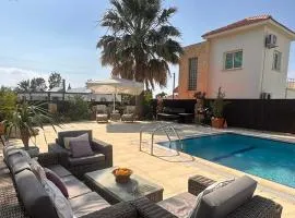 Lovely 4-bedroom villa in tranquil area