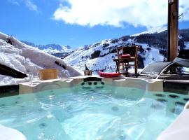 Prestigious Chalet with Pool & Hot tub, Mountain Views for 19 Guests, hotel in Vars