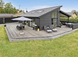 3 Bedroom Beautiful Home In Nexø