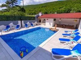 Awesome Home In Slivno With Jacuzzi