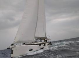 Vela, barco en Volos