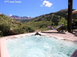 Prestigious Chalet with Pool & Hot tub, Mountain Views for 19 Guests, hotel v destinácii Vars