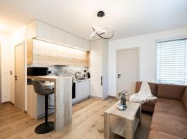 ALURE RESIDENCES 9 & 24h self check-in, private parking in front of the apartment building included, new building, terrace, the apartment building has its own park with a lake and outdoor fitness, children's playground, CITY CENTER, hôtel à Banská Bystrica