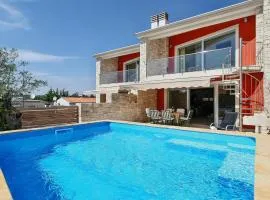 3 Bedroom Gorgeous Home In Svivan