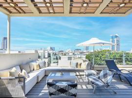 Luxury Beachfront Penthouse at Haari By HolyGuest, hotel in Tel Aviv