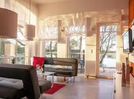 Fischadler - Ferienwohnung mit Terrasse, Kamin, Bootsverleih & Seezugang