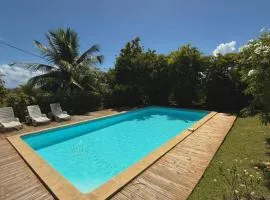 COLIBRI DAMPIERRE Appartement cosy au Gosier avec piscine, terrasse et vue mer