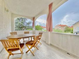 Family Apartments Viva close to the Beach, hotel v destinaci Krk
