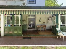 Sandown Lodge