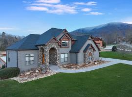 Greystone In The Smokies - Luxury Lodge - Pool, hotel in Pigeon Forge