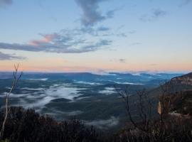 Harmonica - unique modern chic apartment, hotel in Katoomba