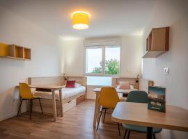 Ekolia h&ocirc;tel, hotel with parking in La Couronne