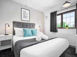 Three Bedroom House - Garden Space - Parking Included - Netflix Access - Parking - 74B