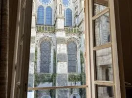 Studio parvis Cloitre Notre Dame