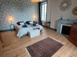 Gîte d'exception avec piscine chauffée pour 12 personnes - Cantal