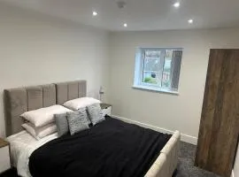 2-Bedroom Gems - Travel Easily Between Cities