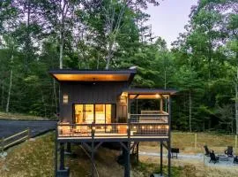 Modern Treehouse! Cozy Hot Tub, Views & Firepit!