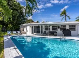 3BR 2BA Heated Pool Home Pool Table Great Location