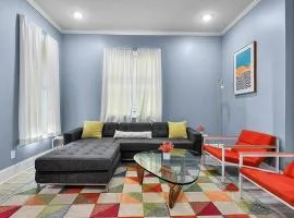 Modern Midtown 1B Apartment King Bed and Smart TVs